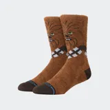 Medias de caña media Stance con diseño de Chewbacca de Star Wars, confeccionadas en tejido de felpa color marrón con detalles en gris y negro.