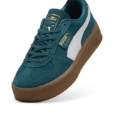 Championes Puma Palermo Elevated color verde con detalles en blanco y suela marrón.