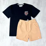 Short de algodón color durazno, con cintura elástica ajustable con cordón y bolsillos laterales.