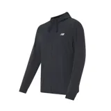 Campera deportiva New Balance color negro, con capucha de tres piezas, cierre frontal completo, mangas largas y logo estampado en el pecho.