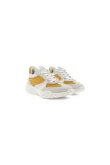 Zapatillas Ecco Retro Runner color blanco hueso con detalles en amarillo mostaza y gris. Confeccionadas en malla, cuero y gamuza.