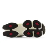 Championes New Balance modelo 9060, unisex, color gris claro con detalles en gris oscuro y blanco. Confeccionados en malla y gamuza de cerdo, con entresuela de doble densidad con amortiguación ABZORB y SBS, logo de TPU en la lengüeta y suela con estampado de diamantes.