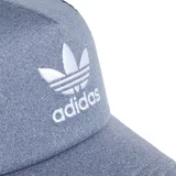 Gorro Adidas tipo trucker color celeste con paneles frontales de espuma y paneles traseros de malla azul marino. Logo de Adidas bordado en blanco en el frente.