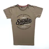 Remera marrón de algodón con cuello redondo y estampado frontal con la leyenda "Smoke Racing Since 1971".