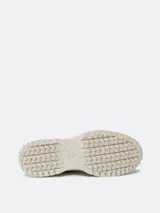 Zapatillas de caña alta Converse Chuck Taylor All Star Lugged Winter 2.0, color negro con detalles en blanco. Confeccionadas en cuero impermeable, con suela de goma con dibujo de tracción y plantilla de espuma viscoelástica.