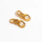 Par de aros colgantes dorados con tres eslabones irregulares.