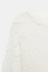 Jersey de punto pointelle color blanco, con cuello redondo y mangas largas y acampanadas.