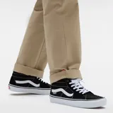 Championes de skate Vans Mn Skate Grosso Mid, de caña media, color negro con detalles en blanco.