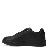 Championes Puma modelo Court Classic, de diseño urbano inspirado en el tenis retro. Presentan una estructura de cuero sintético en color negro con detalles en tono cobre en el logo y ojales. Incorporan plantilla SoftFoam+ para mayor amortiguación y comodidad.