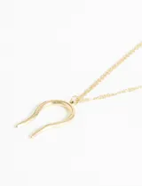 Collar plateado de acero quirúrgico hipoalergénico con dije en forma de U.