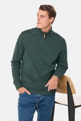 Buzo verde oscuro de felpa con cuello alto y medio cierre con cremallera.