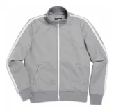 Campera deportiva gris con cierre frontal, cuello alto y dos líneas blancas en las mangas.