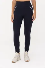 Calza larga de lycra negra con cintura alta y vivos blancos en la parte posterior.