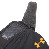 Guantes de entrenamiento Under Armour negros con logo dorado. Guantes sin dedos con palma de cuero y dorso de tela texturizada.