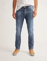 Pantalón de jean azul de corte slim fit.