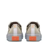 Championes Converse Chuck Taylor All Star CX OX, color beige con suela transparente y detalles en naranja.