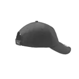 Gorra deportiva Puma color blanco con logo gris en el frente y borde de la visera en gris.