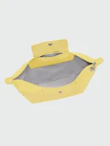 Mochila Longchamp modelo Le Pliage One, color bordó, con diseño minimalista, cierre superior y solapa frontal con botón a presión.