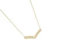 Collar de acero con baño de oro y circonias, con dije en forma de V.