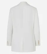 Blazer regular marrón con solapas, cierre de dos botones, bolsillos delanteros con solapa y forro interior.