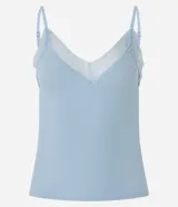 Blusa de pijama de tejido seamless color celeste, con breteles finos regulables y detalle de encaje en el escote en V.