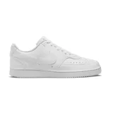 Championes urbanos Nike Court Vision LO NN de mujer, color blanco. Confeccionados en cuero sintético con perforaciones en la puntera y suela de goma. Presentan el logo de Nike en los laterales.