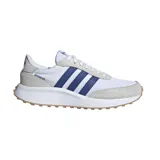 Zapatillas Adidas Run 70S blancas con detalles en azul y gris.