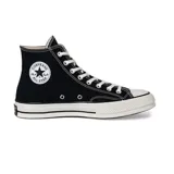 Zapatillas Converse Chuck 70 HI de caña alta, color negro con detalles en blanco.
