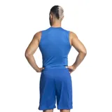 Musculosa térmica blanca de poliéster y elastano, con logo de Umbro en el pecho.