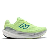 Championes de running New Balance modelo 1080 V15 para mujer, color verde lima brillante con detalles en azul eléctrico y suela sobredimensionada en blanco y gris.