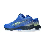 Championes de voleibol Asics Netburner Ballistic FF MT 3, color azul con detalles en amarillo y negro. Diseñados para jugadores rápidos, ofrecen flexibilidad y ligereza para movimientos ágiles en la cancha. Incorporan tecnología TWISTRUSS para aligerar el peso y tecnología X GUIDANCE para mayor flexibilidad.