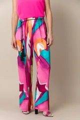 Pantalón palazzo italiano de satén estampado con colores brillantes y cordón negro para anudar en la cintura.