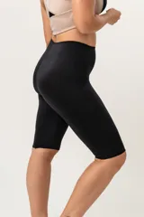 Calza biker modeladora confeccionada en lycra negra.