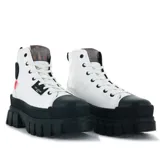 Botas Palladium Revolt de caña alta color blanco con puntera y suela de plataforma track color negro.