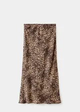 Falda midi de corte recto y tejido satinado con estampado de leopardo. Presenta tiro medio y cintura con elástico.