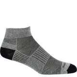 Calcetín corto para hombre, color gris con puntera y talón negros. Confeccionado en 80% algodón y 20% spandex. Cuenta con tecnología Silpure, tratamiento antimicrobiano en base a plata. Talla 40-44.5.