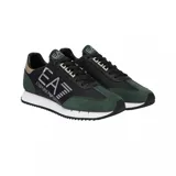 Championes urbanos Armani EA7, modelo de estilo vintage, color negro con detalles en blanco. Presentan el logo de la marca estampado en el lateral y en la lengüeta, con combinación de materiales textiles y gamuza, y suela de goma dentada.