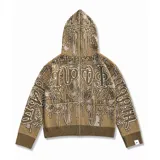 Buzo tipo hoodie con cierre frontal completo, confeccionado en tejido de punto grueso de algodón con diseño gráfico abstracto y tipográfico. Presenta capucha con bordado, puños y ruedo acanalados, y etiqueta de marca en la manga.