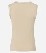 Top sin mangas color rosa claro, de corte ajustado, con cuello redondo y ribete de satén en el cuello y las sisas.