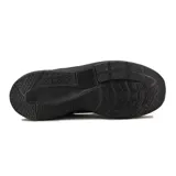 Championes Avia modelo Rio, color negro con detalles en gris, con cordones y logo de la marca en el lateral.