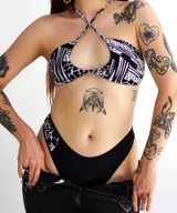 Pack de tres bombachas colaless negras con diseños estampados en los laterales.