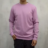 Buzo lila de punto tipo waffle con cuello redondo.