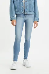 Pantalón de jean celeste de tiro alto, corte super skinny y tela elastizada.