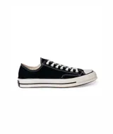Zapatillas urbanas Converse Chuck 70 de caña baja, color negro con detalles en blanco.