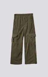 Pantalón cargo de corderoy color verde militar, de calce regular y diseño unisex. Presenta cintura elástica, bolsillos laterales y bolsillos tipo cargo con solapa en los laterales de las piernas.