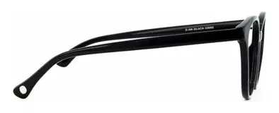 Armazón de acetato negro con forma de ojo de gato y lentes de 52 mm de ancho.