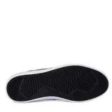Championes urbanos Converse Net Star OX, color negro con detalles en blanco, confeccionados en lona y gamuza, con logo estrella característico en los laterales y suela de goma blanca.
