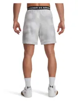 Short deportivo Under Armour de secado rápido, confeccionado en tejido ultraligero y resistente con paneles perforados para ventilación. Presenta un diseño con aberturas en el bajo para mayor movilidad, bolsillos laterales y cintura elástica con cordón ajustable.