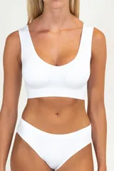 Soutien reductor color beige con breteles anchos y espalda deportiva.