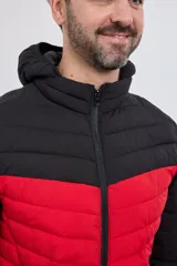 Campera capitoneada con capucha, con cambio de color tipo colorblock en verde militar y negro.